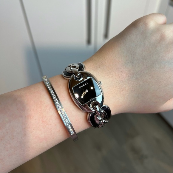 Gucci Watch 121.5 25mm Black Silver
